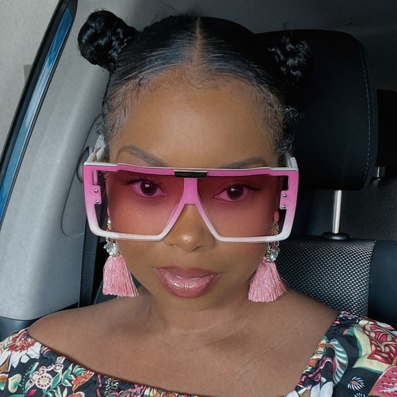 New Arrival Sunglasses “What a Time ”🕶️ - Picture 6 of 6